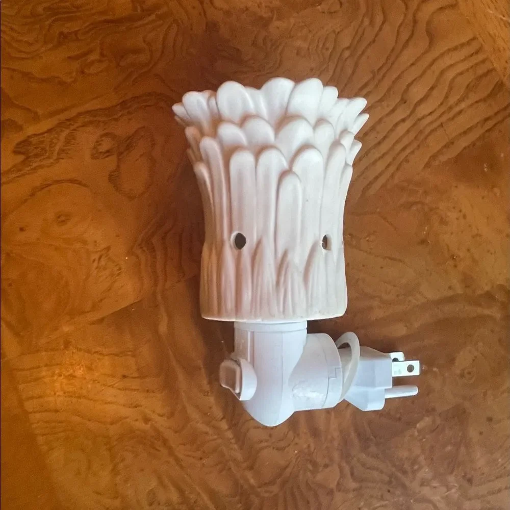 SCENTSY FLOWER Warmer GUC!